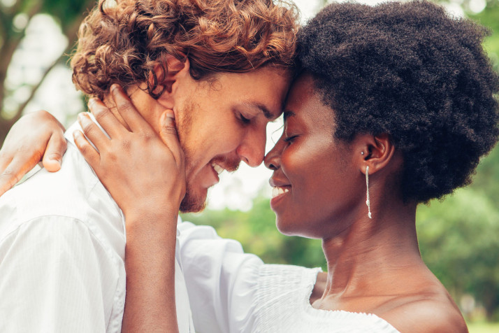 Draguer une femme afro : quels son les particularités de cette culture ?
