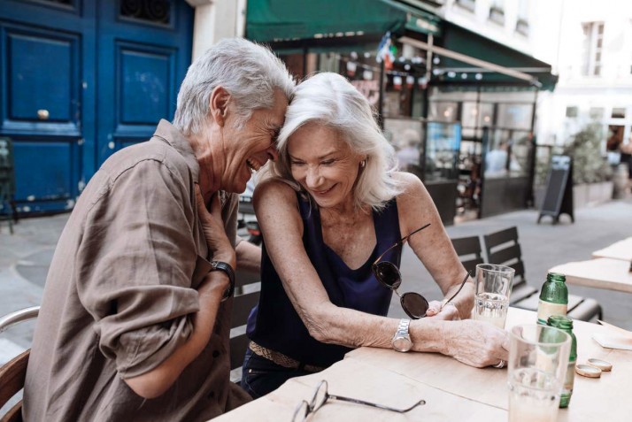 Pourquoi les sites de rencontres pour les plus de 60 ans sont si populaires ?