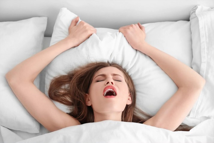 Squirting et éjaculation féminine : explications et conseils pour gicler